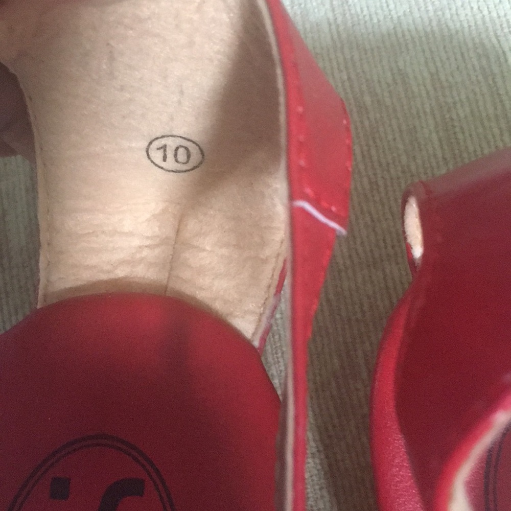 Pretty Red Rhinestone Sandals - Picture 6 of 6